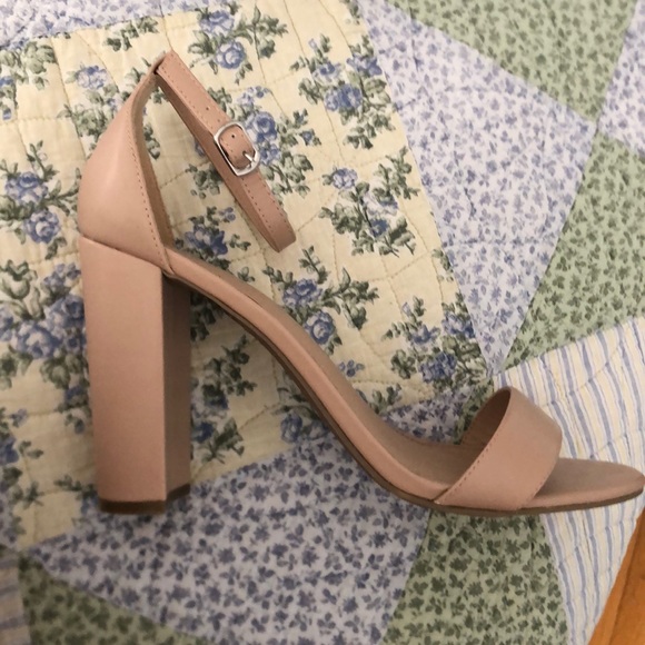 Heels - Picture 2 of 3